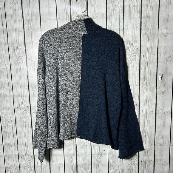 Peace Love World Two Tone Sweater Size Small - Picture 10 of 11